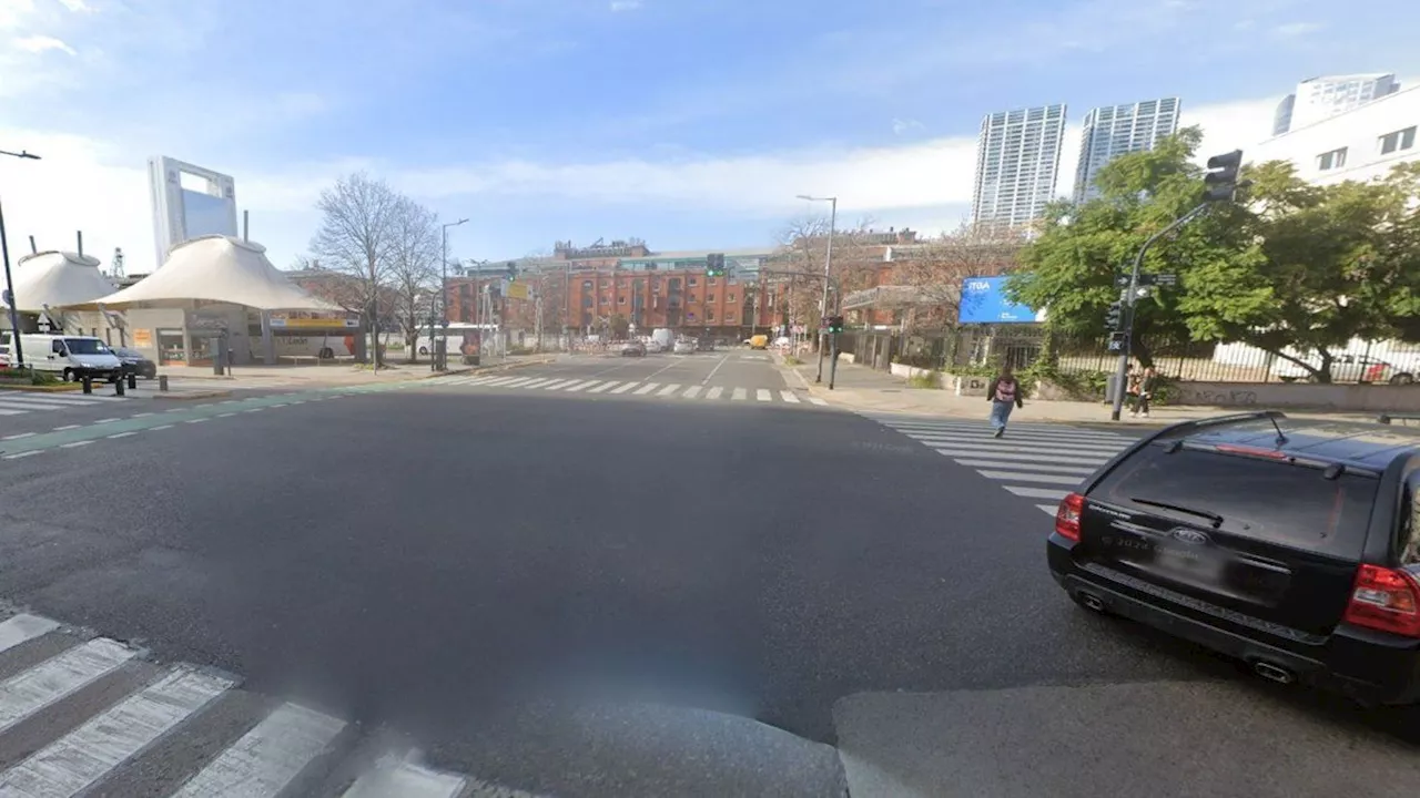 Puerto Madero: un ciclista cruzó con el semáforo en rojo y fue embestido por un auto