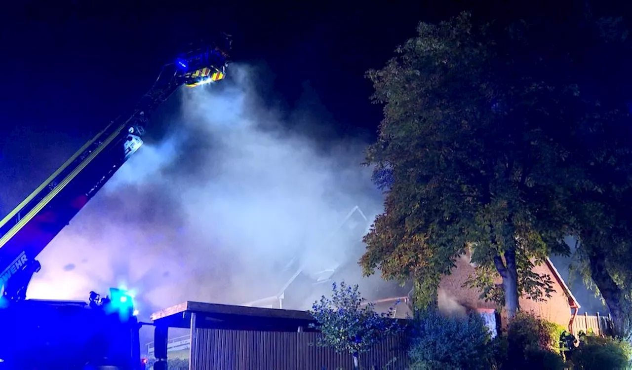 Hausbrand sorgt für Großeinsatz bei Hamburg – Warnung an Anwohner