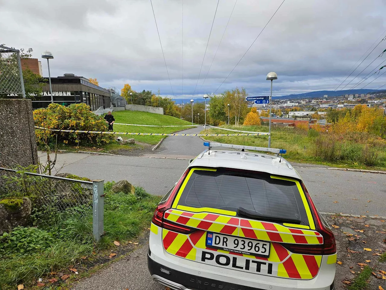 Politiet gjør søk i området etter mulig trusselsituasjon med våpen