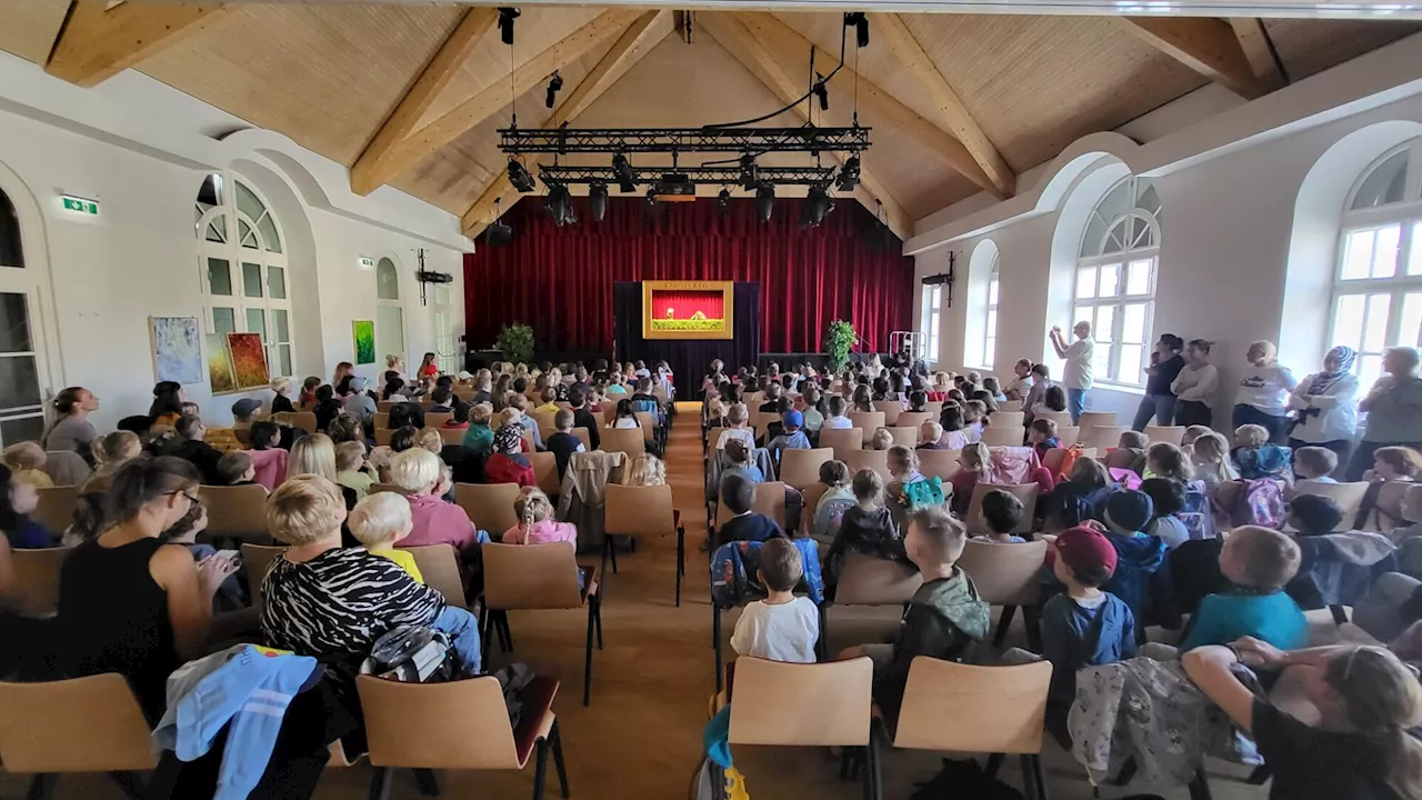 Kasperl begeisterte 600 Kids im Stadtsaal von Groß-Enzersdorf