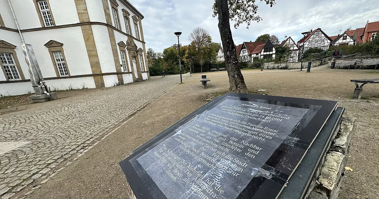 Erinnerungsort gefordert: Unbekannte benennen Kardinal-Degenhardt-Platz in Paderborn um