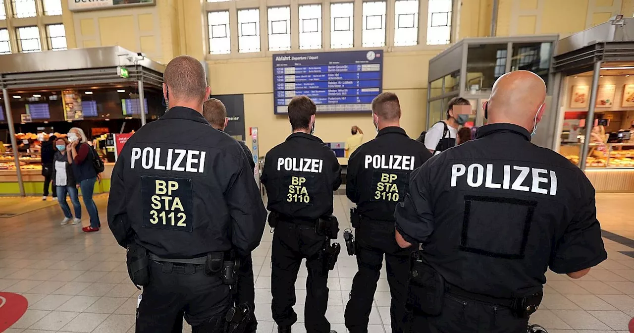 Jugendgang rastet aus: Fotofahndung nach blutigem Überfall im Hauptbahnhof Bielefeld