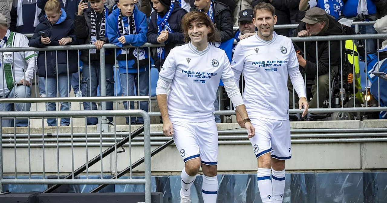 Kaderplatz ersteigert: Was zwei Arminia-Fans an der Seite von Fabian Klos erlebten