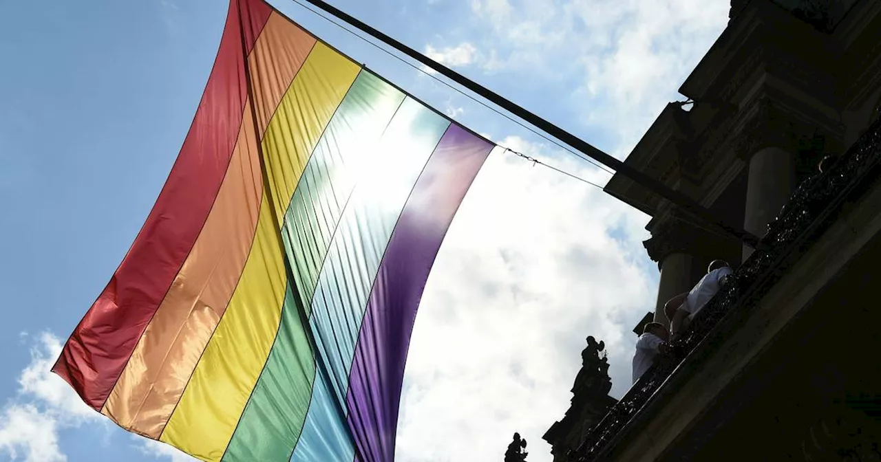 Dortmund: Regenbogenfahne von Kirche abgerissen