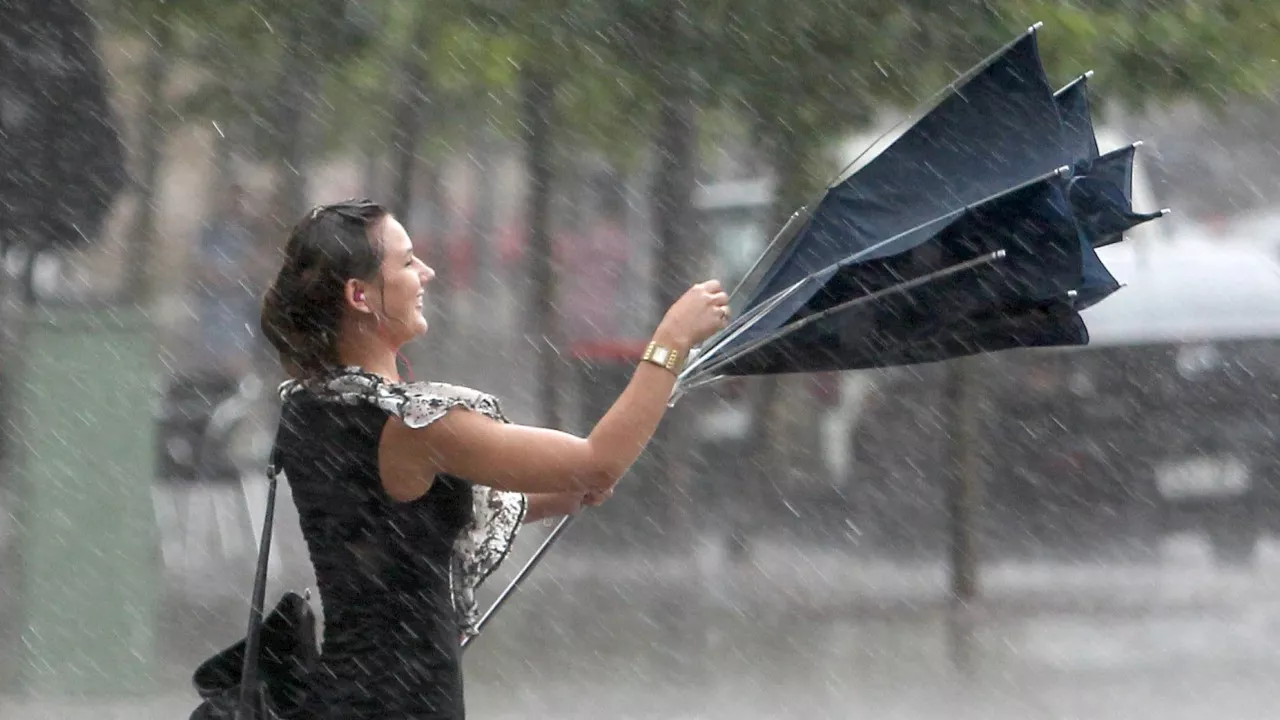 Flash flooding fears with thunderstorms in line to hit Sydney on Monday