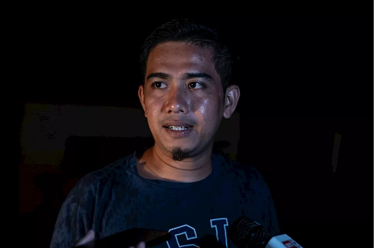 Man braves floodwaters in Sungai Siput in trying to save important documents