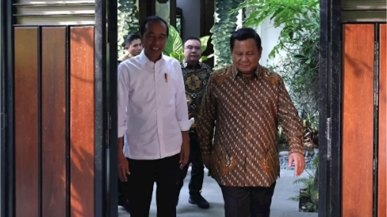 Jokowi Diduga Masih Ingin 'Bermain' di Kabinet Prabowo, Rocky Gerung Ungkap Dugaan Pertemuan di Solo