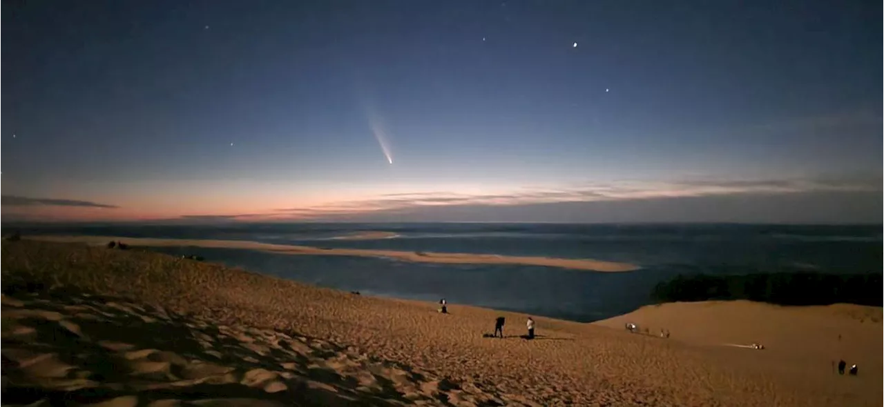 La comète du siècle illumine la dune du Pilat