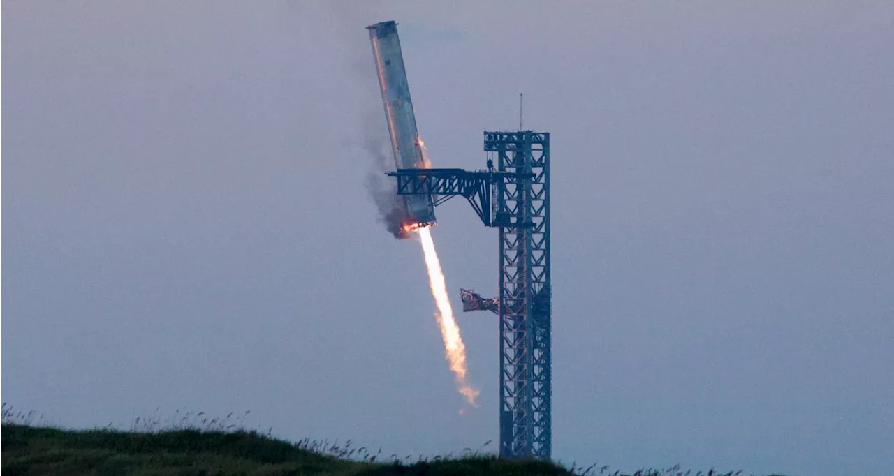  SpaceX catches giant Starship booster