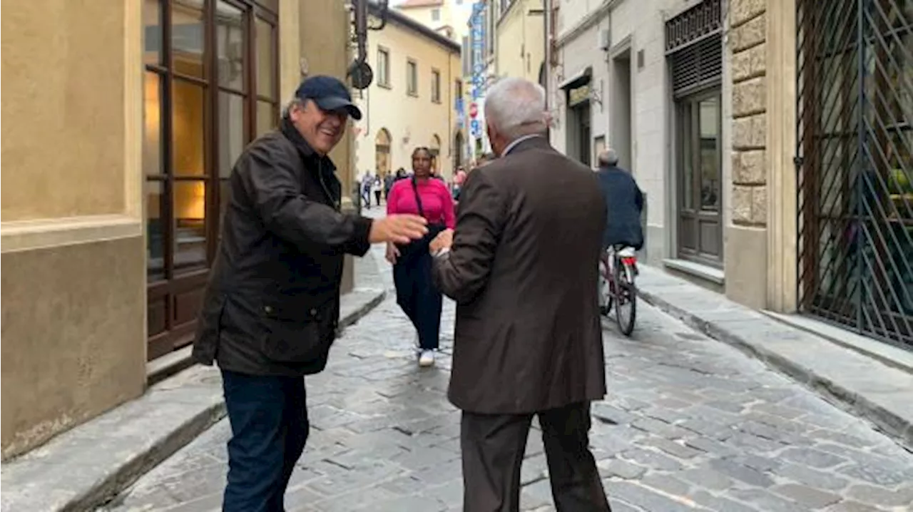 Vacanze italiane per Michel Platini: per l'ex campione francese relax tra le strade di Firenze