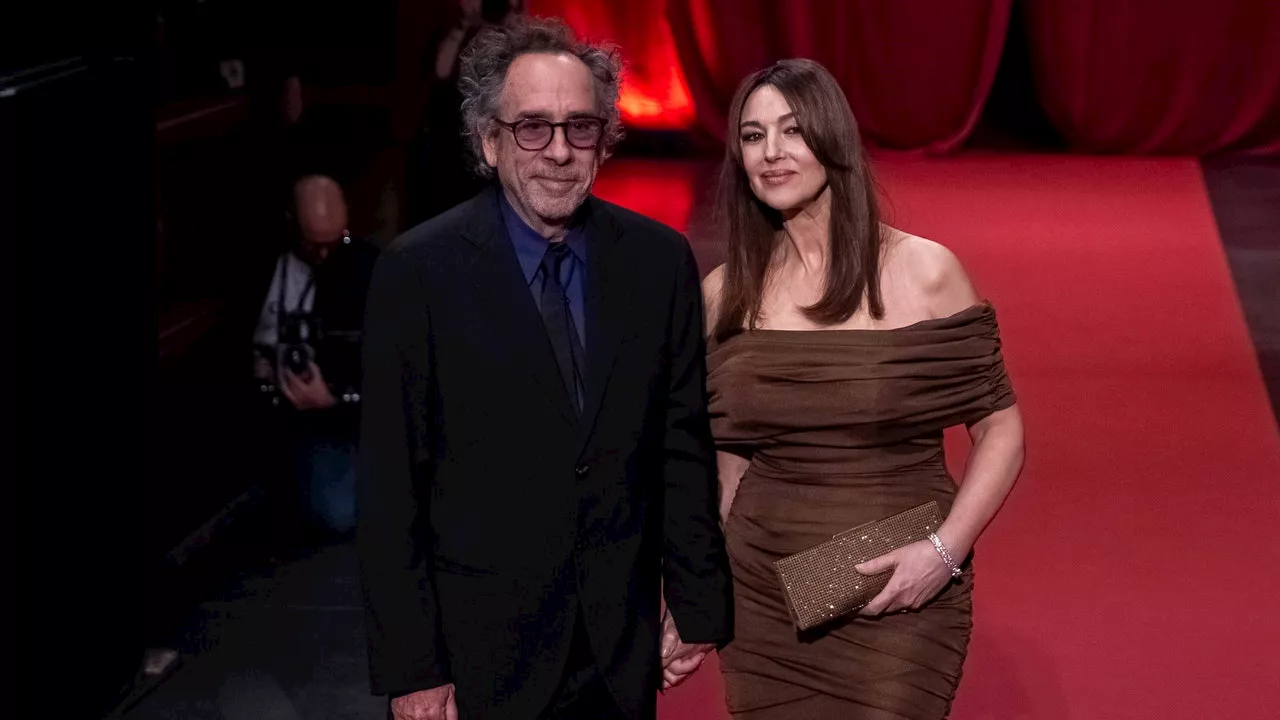 Tim Burton e Monica Bellucci, mano nella mano sul red carpet che li ha fatti innamorare