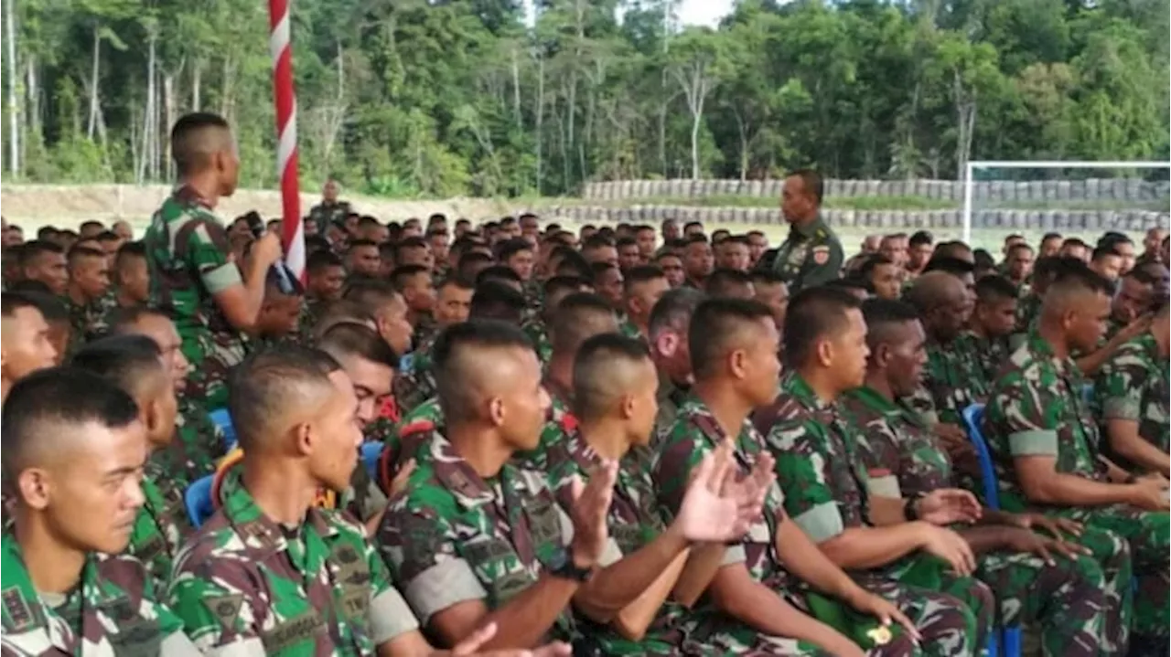 Momen Haru, Prajurit TNI AD Menangis di Pelukan Jenderal Mulyono