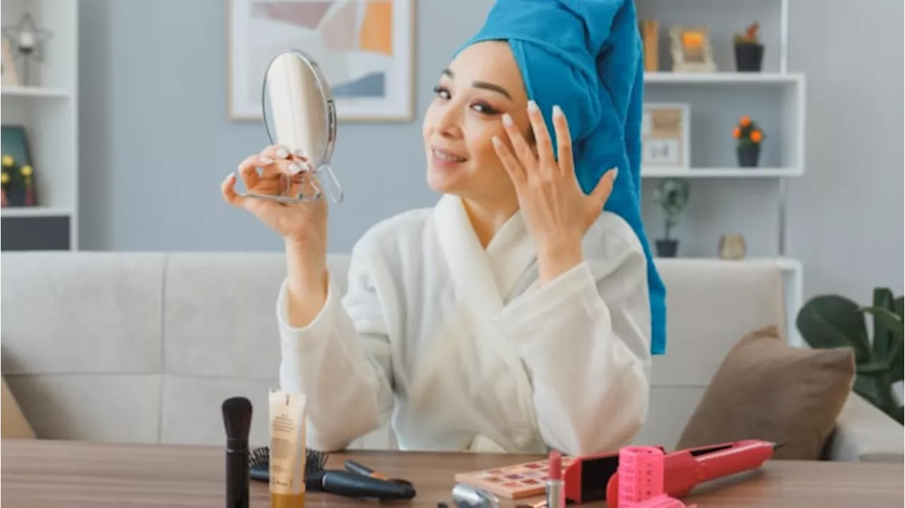 Rahasia Makeup Awet Seharian: Primer atau Sunscreen, Mana yang Dipakai Dulu?