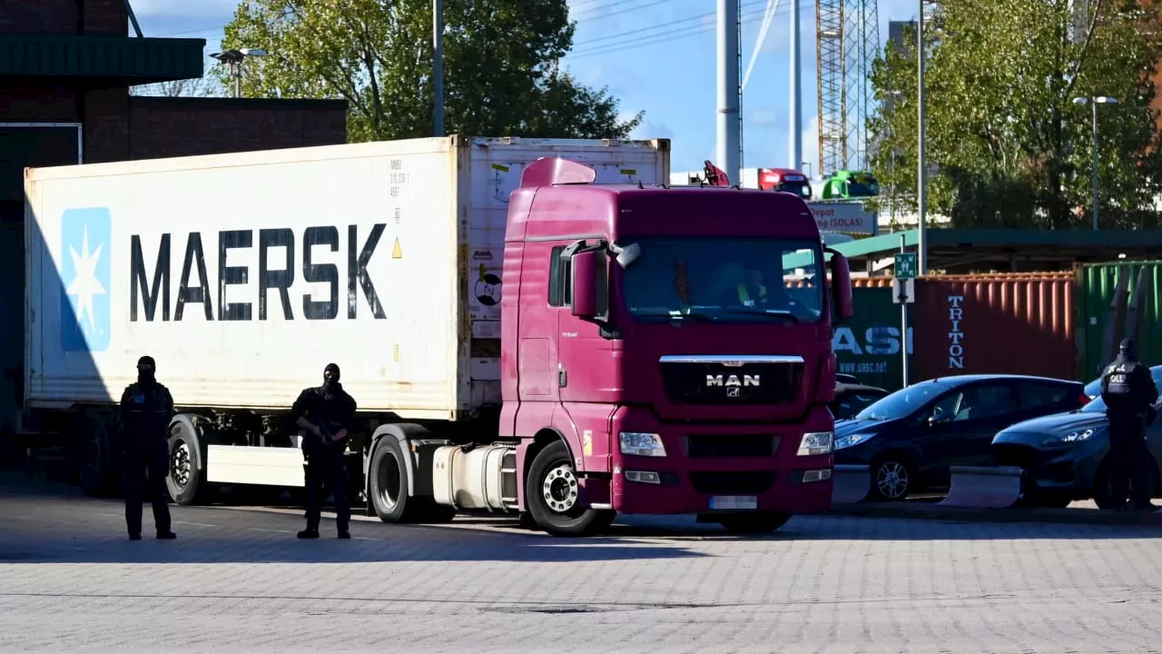 Drogenfund in Hamburg? Bewaffnete Elite-Polizisten stoppen Lkw im Hafen