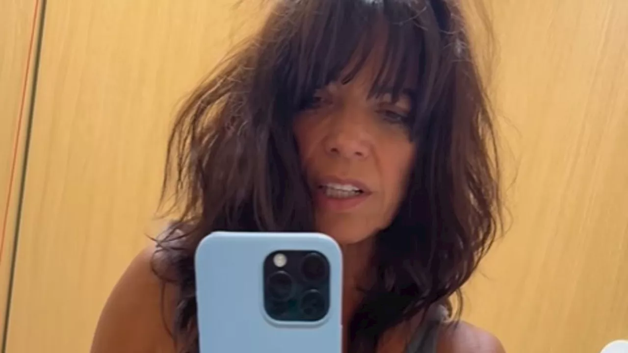 Jenny Powell shows her bruised stomach after her robotic hysterectomy