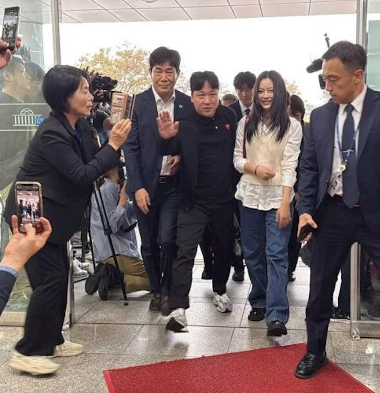 “최민희, 회의 중 하니 따로 만나” “거짓말”…과방위 파행