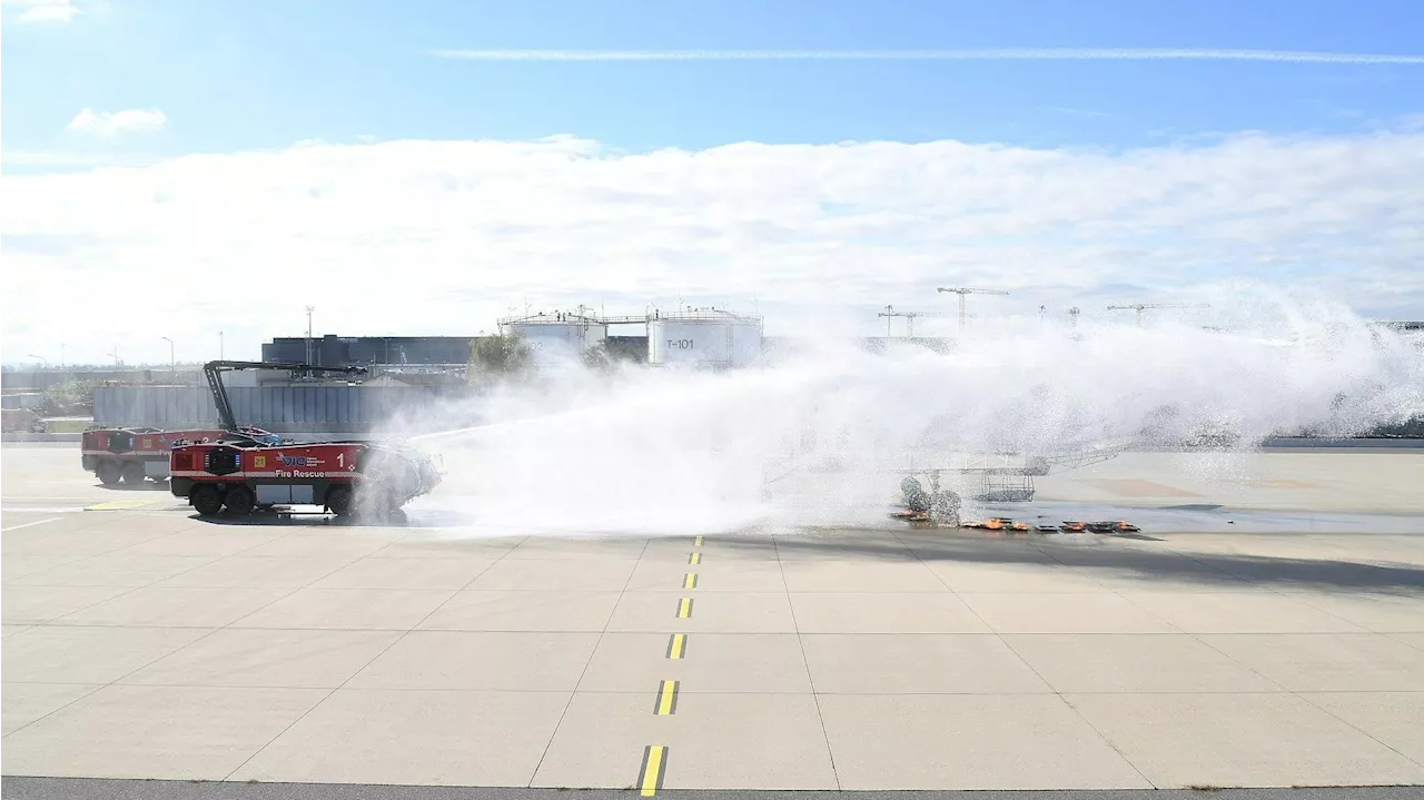 – Flugzeug kracht in Bus und fängt Feuer