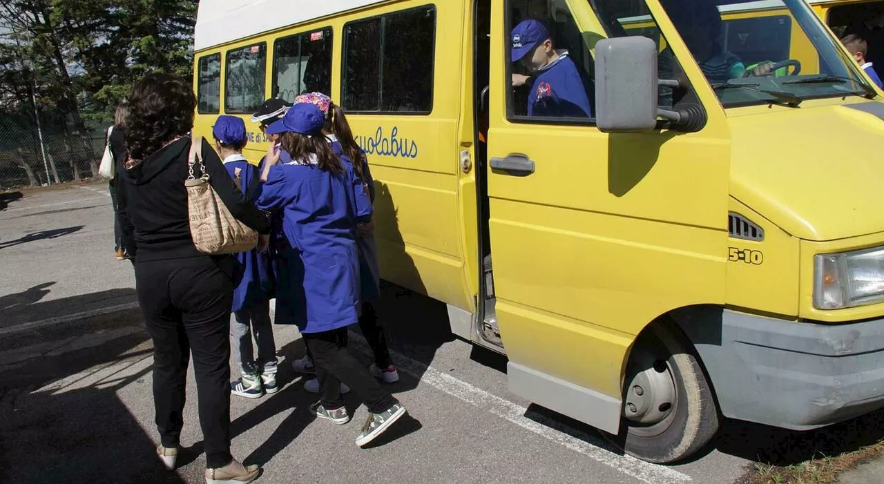 Bambina di 3 anni dimenticata nello scuolabus: trovata sul sedile disidratata e in lacrime