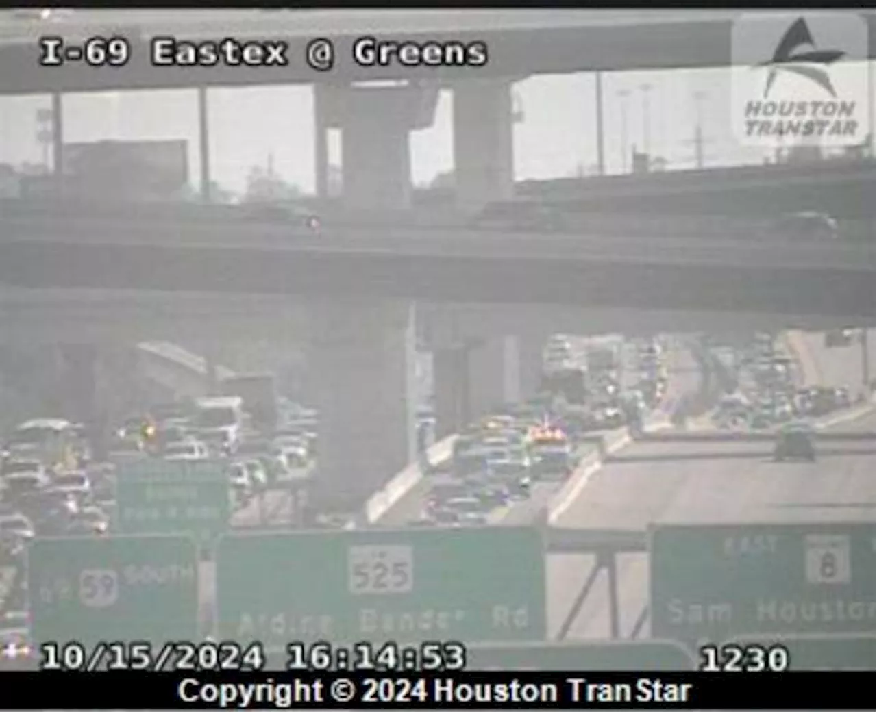 2 dead, 1 hospitalized after deadly crash shuts down southbound lanes of Eastex Freeway