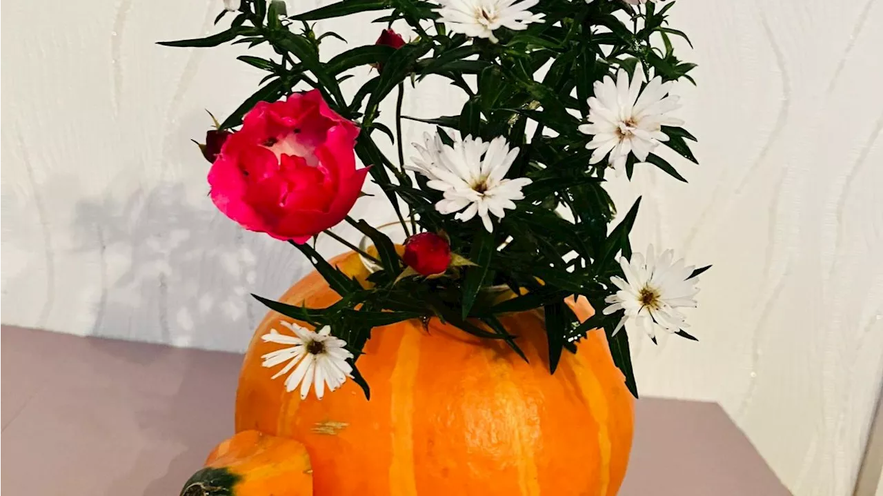 Fait maison : au cœur de l’automne, on décore sa maison en alliant fleurs et cucurbitacées