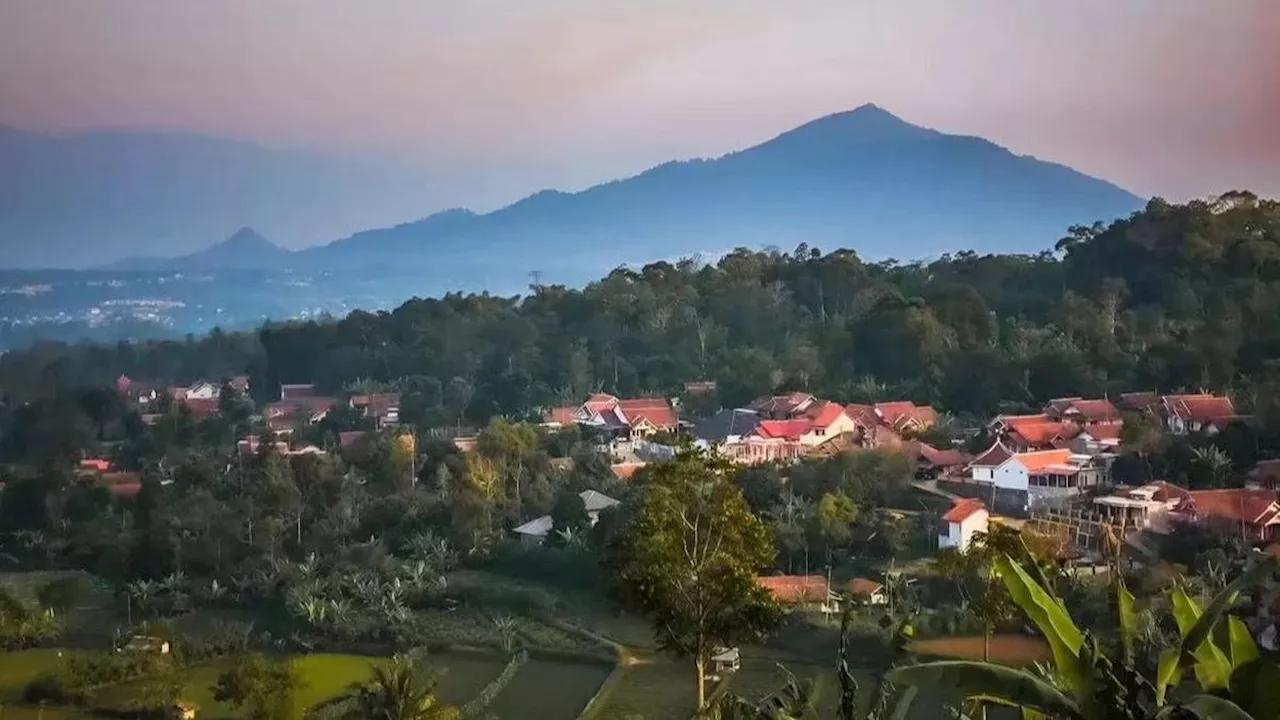 6 Fakta Menarik Gunung Geulis Jatinangor dengan Pemandangan Gunung Haruman dan Kaledong di Puncaknya