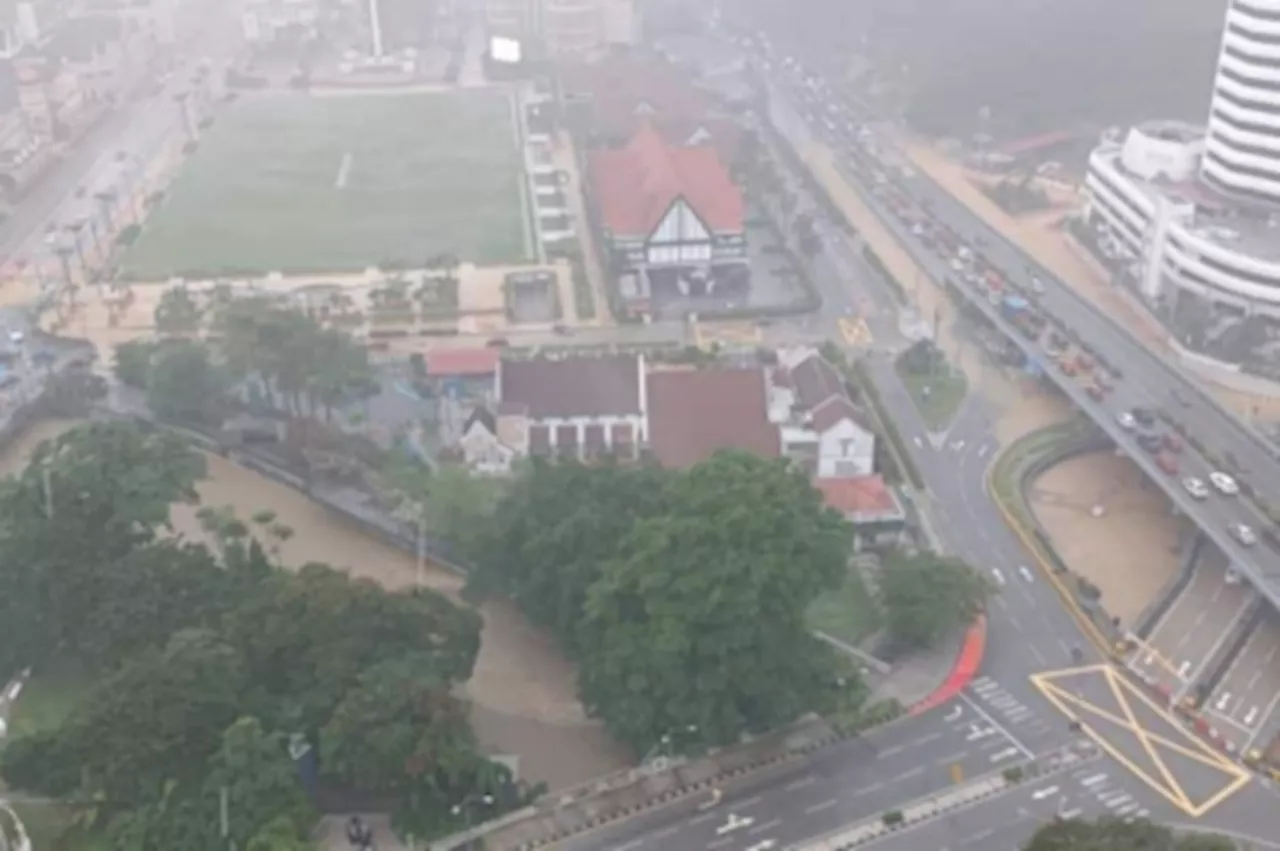 Did you get wet too? Klang Valley hit by pockets of flash floods as heavy downpour disrupts morning routine (VIDEO)