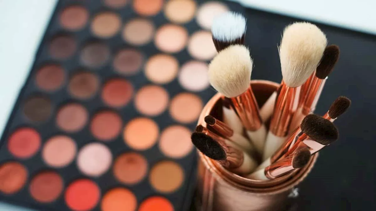 Al estilo de refresco en bolsa; venden estas marcas de maquillaje en “bolsitas”