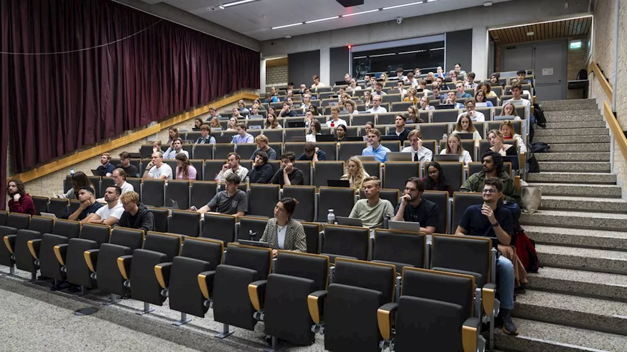 Minister: minder internationale studenten en Nederlands is de norm