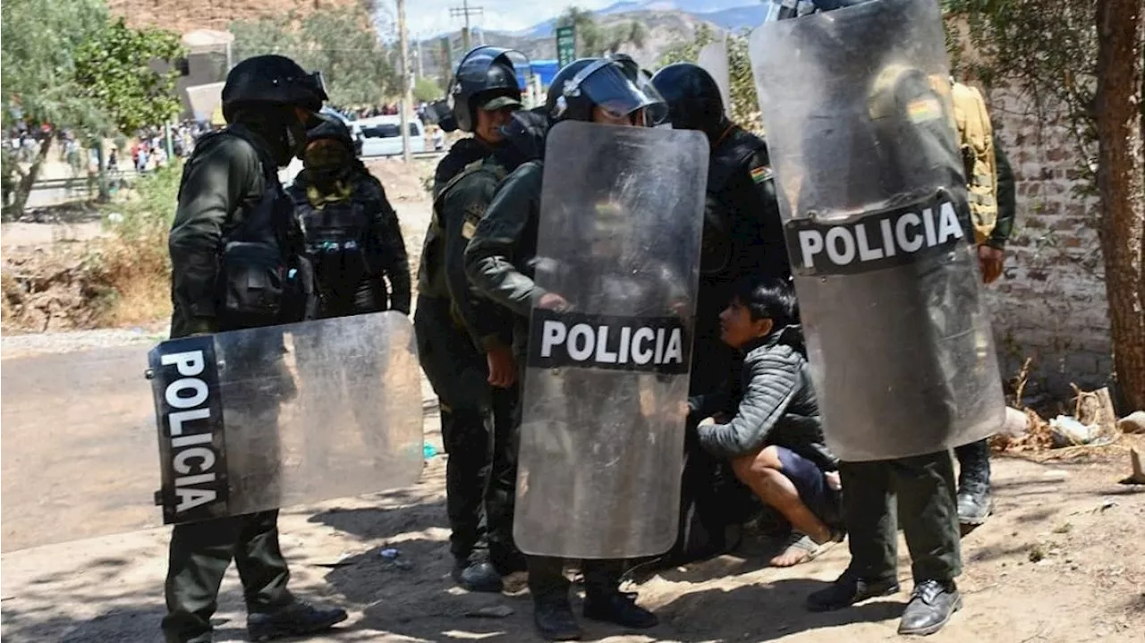 Campesinos de Bolivia cortan rutas ante la posible detención de Evo Morales