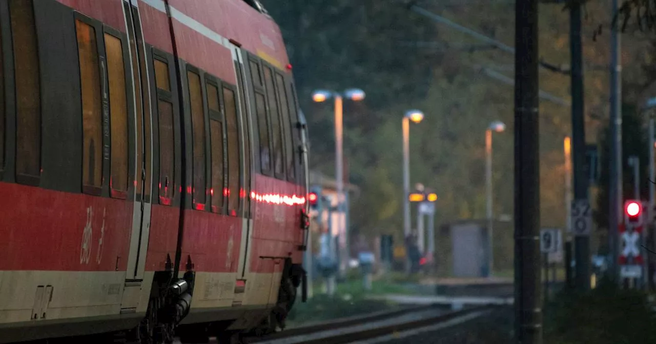 Regionalzug mit fast 200 Reisenden entgleist im Saarland