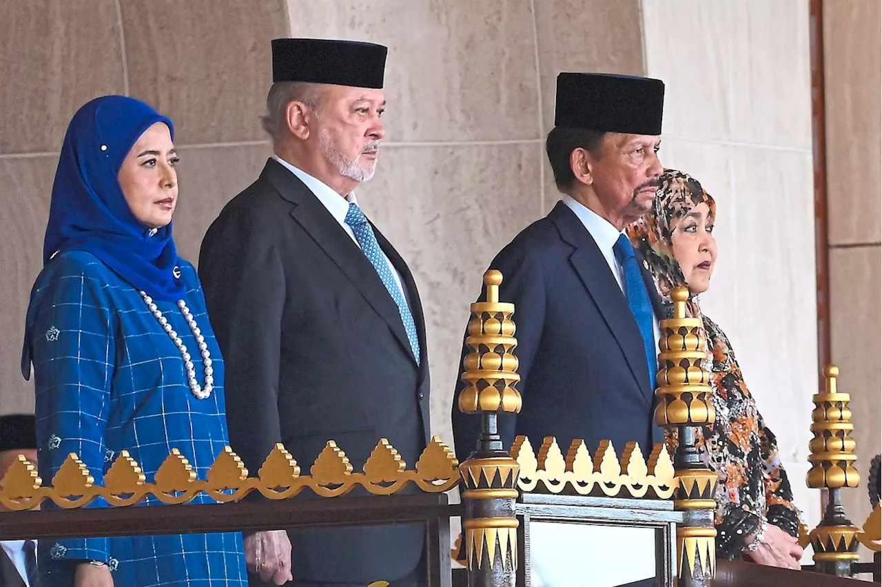 King and Queen accorded state welcome in Brunei