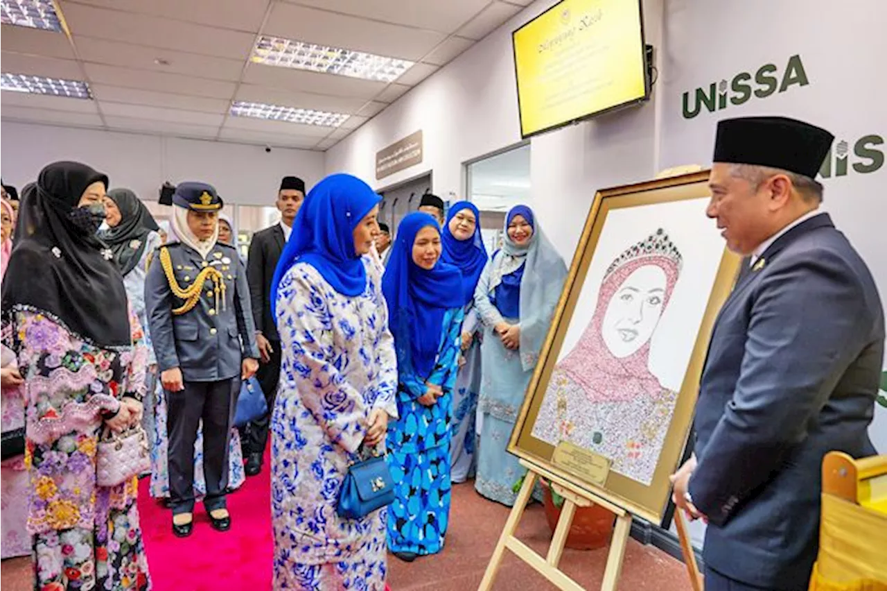 Malaysian Queen donates books to Brunei's Universiti Islam Sultan Sharif Ali