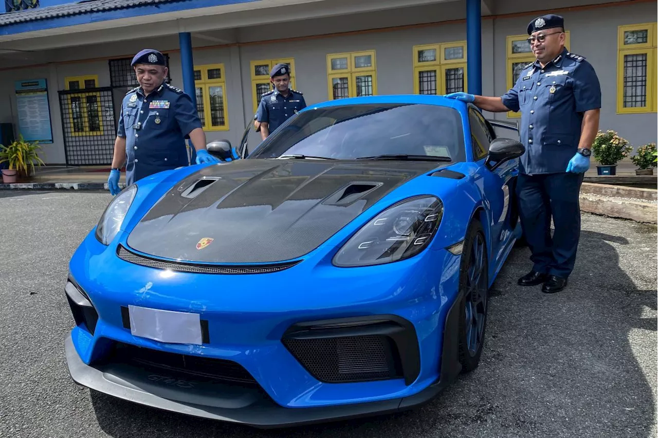 'Overstaying' cars worth RM1.1mil seized by Perlis Customs Dept