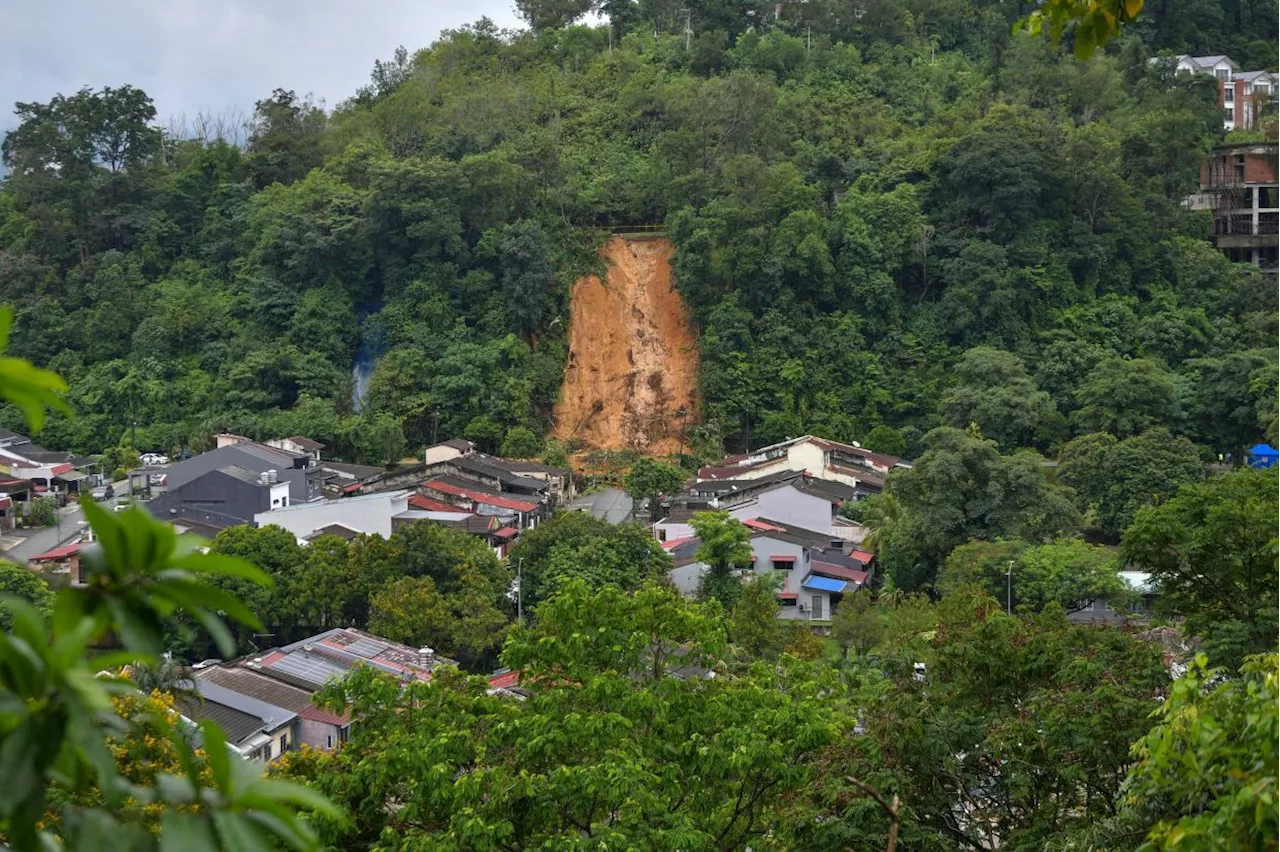 Police order 20 houses vacated after Taman Melawati landslide