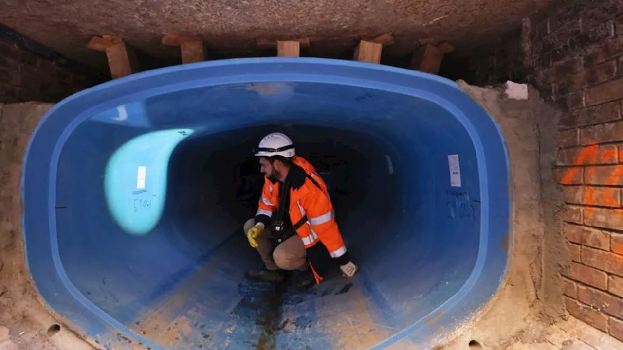 111 Jahre alter Kanal: Hightech-Rohre im historischen Kanal in Rostock