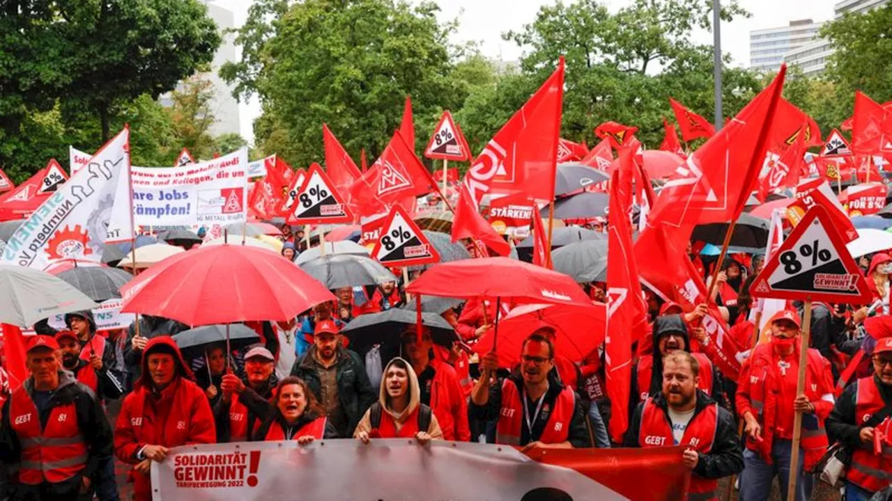 Tarifverhandlungen: Metall-Arbeitgeber in Bayern legen Tarifangebot vor