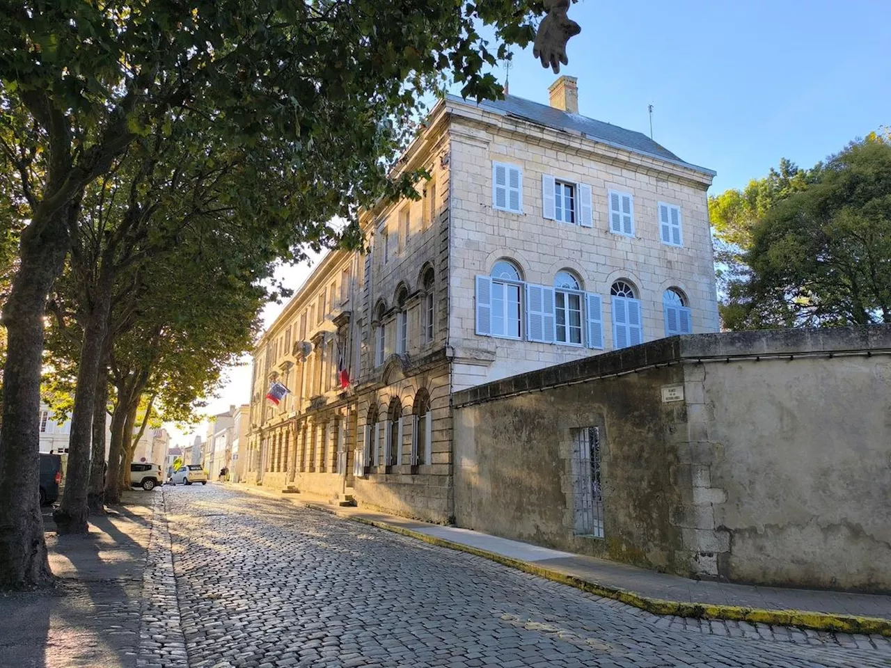 Saint-Martin-de-Ré : la toiture de la mairie, « c’est chef-d’œuvre en péril ! »