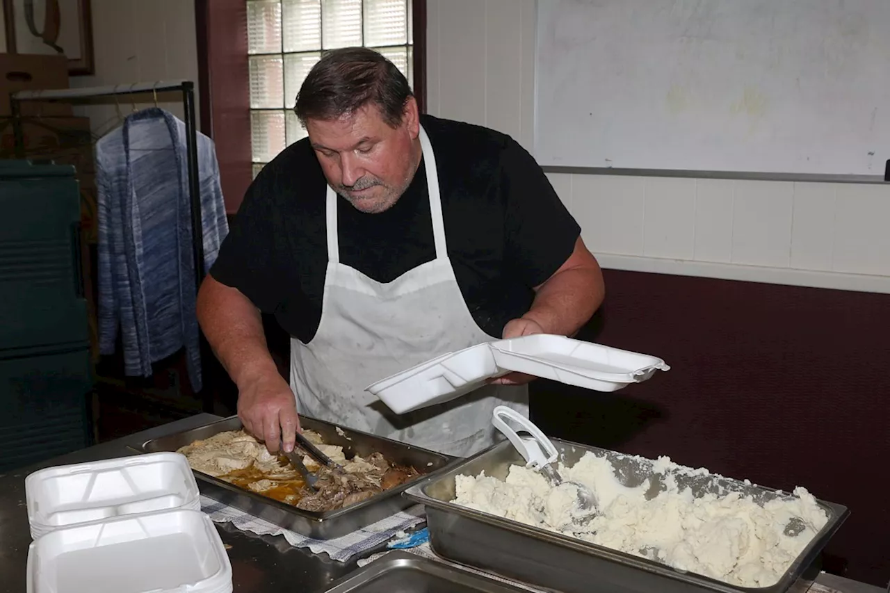 Dew Drop Inn provides tasty Thanksgiving meal