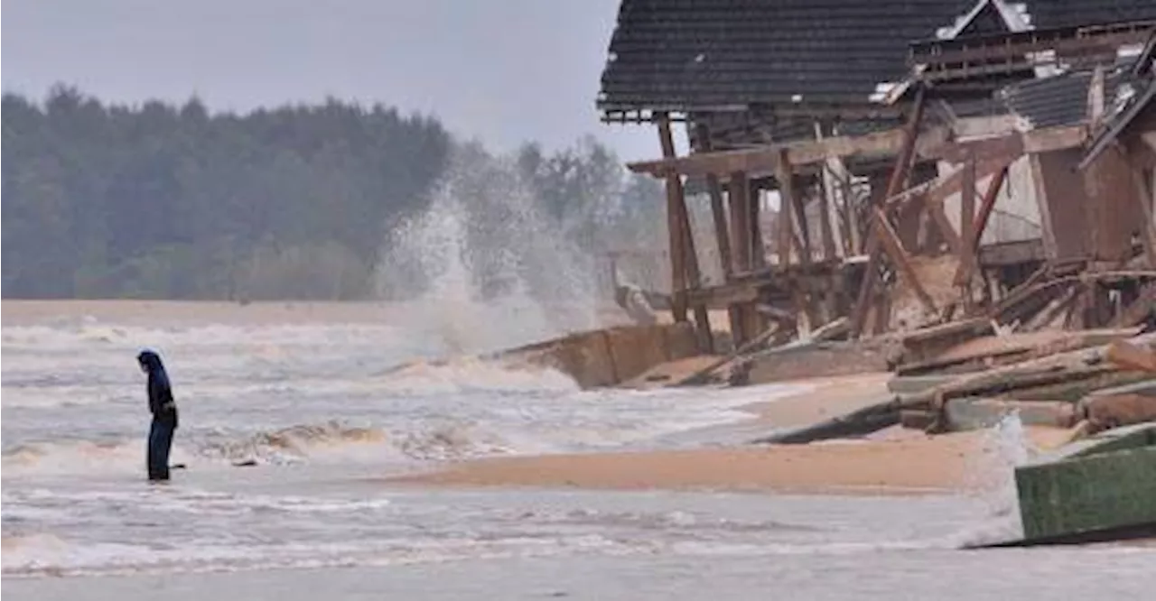 High tide phenomenon in Hilir Perak, Bagan Datuk from today