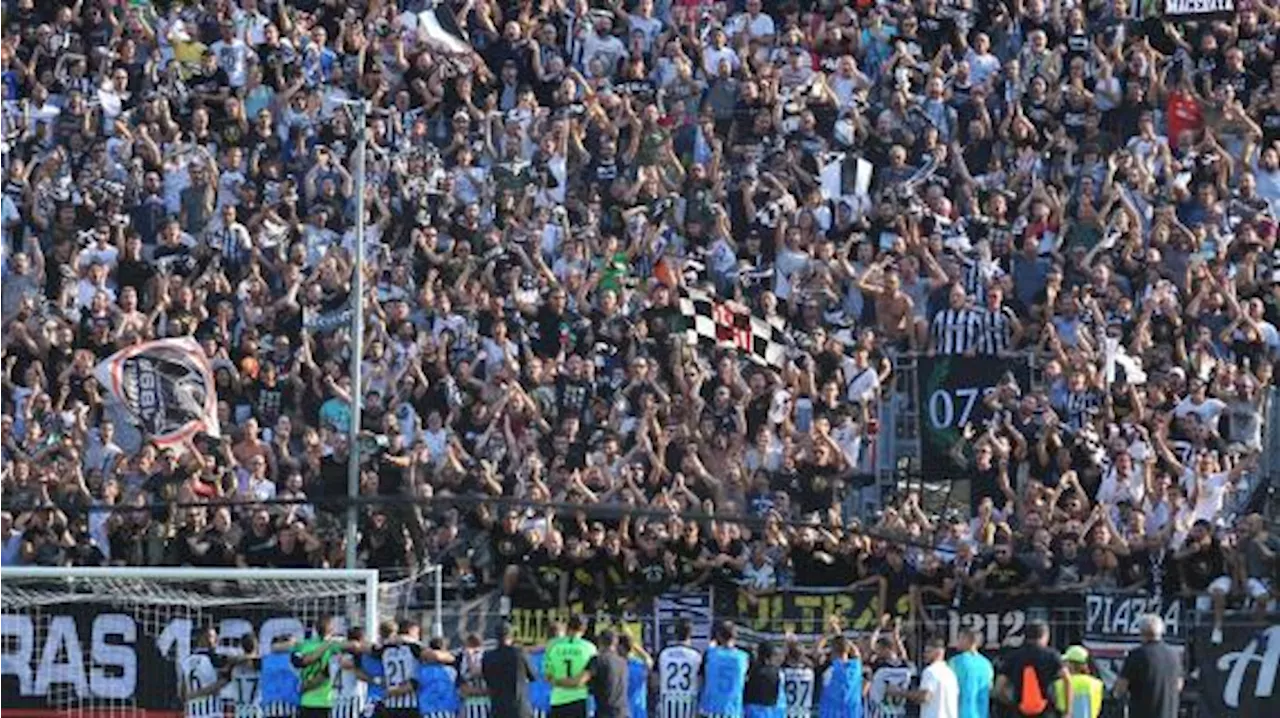 Ascoli, confronto fra gli ultras e la squadra. Presenti anche Di Carlo e il ds Righi