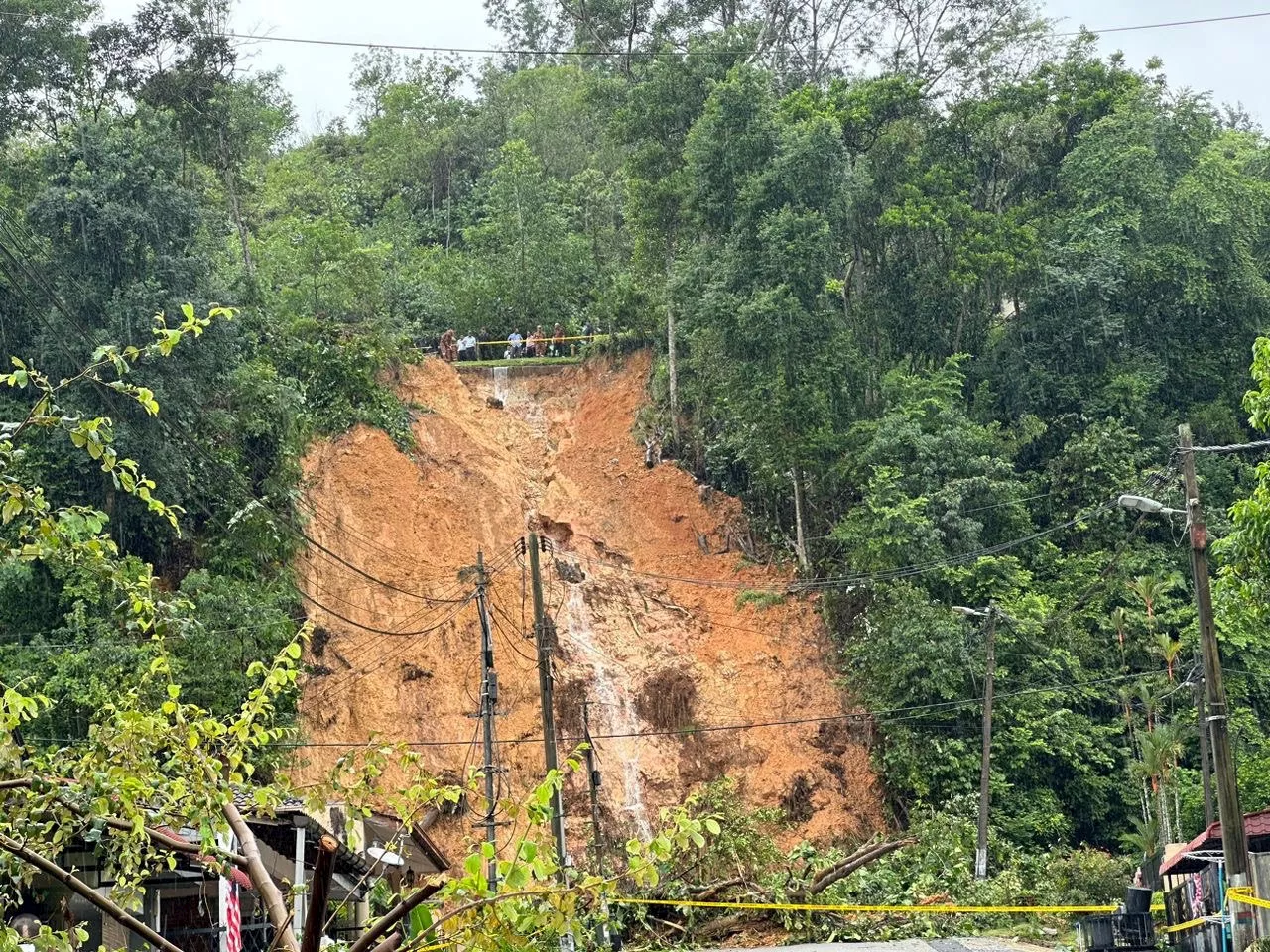 Tanah runtuh: Penduduk Taman Melawati dakwa pernah buat aduan