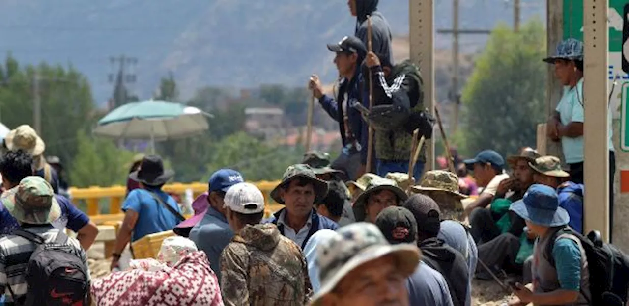 Manifestantes bloqueiam reduto político de Evo Morales para evitar sua prisão