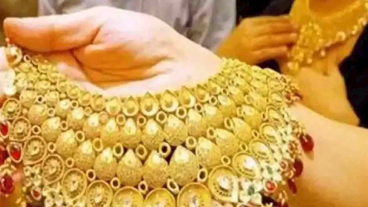 Gold Rate Today: സ്വർണവിലയിൽ ഇടിവ്; ഇന്ന് കുറഞ്ഞത് 200 രൂപ!