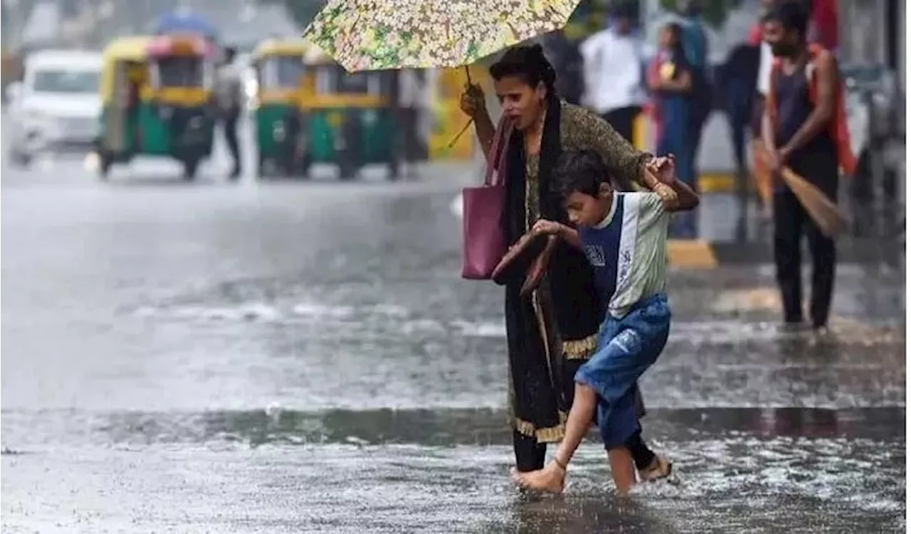 IMD Red Alert: ఈ జిల్లాల్లో అతి భారీ వర్షాలు, ఎవరూ బయటకు రావద్దని హెచ్చరిక