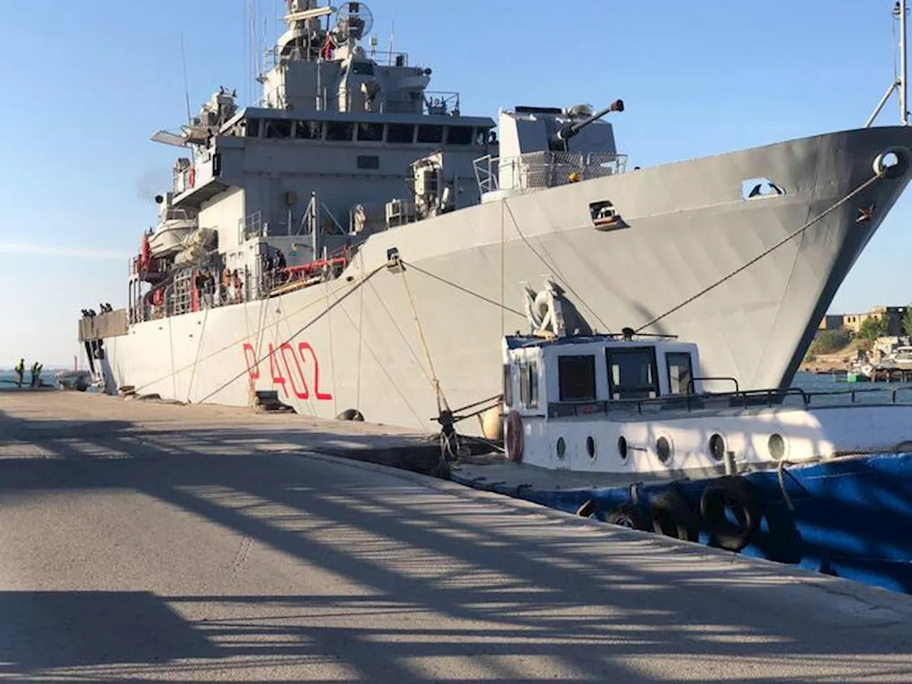 Italian Navy ship with 16 migrants arrives in Albania