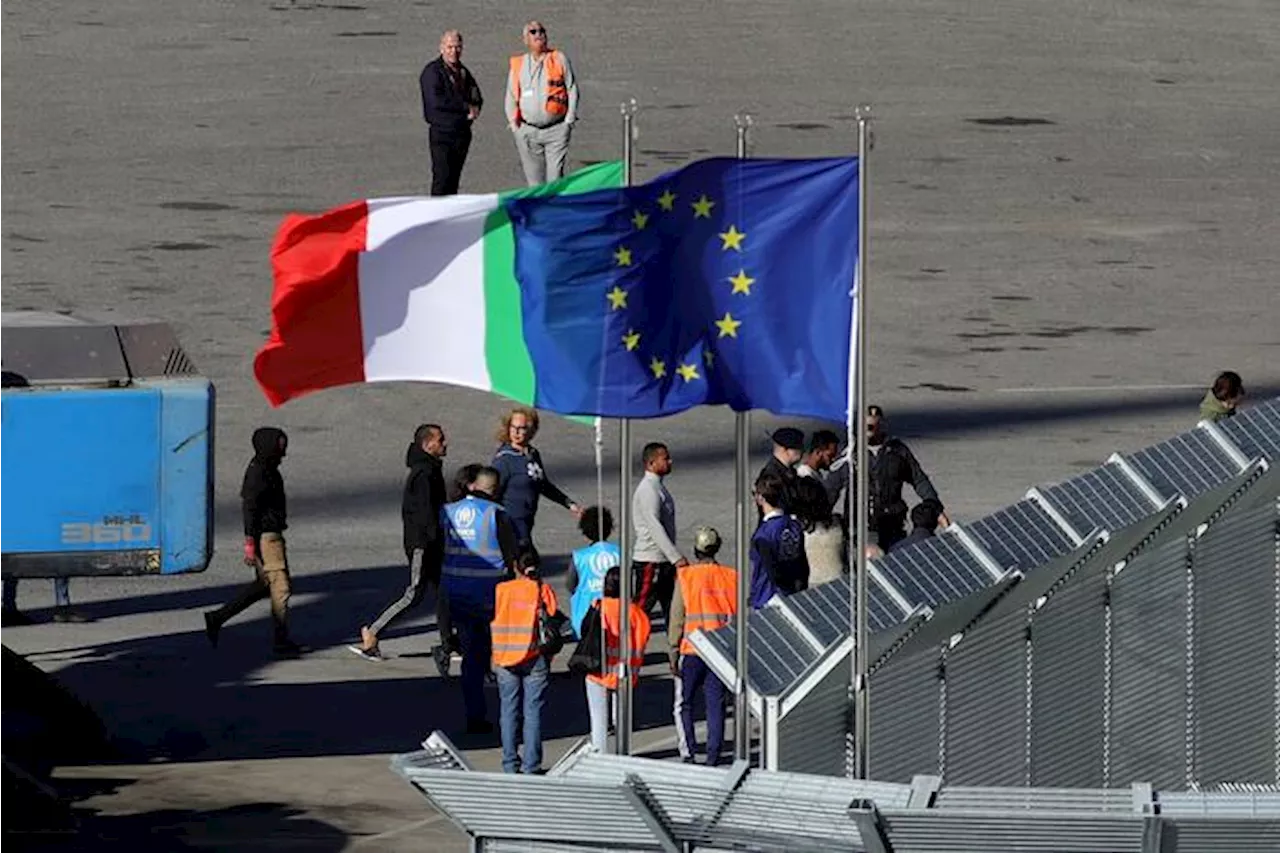 Lo sbarco a Shengjin, ma quattro dei 16 portati in Italia