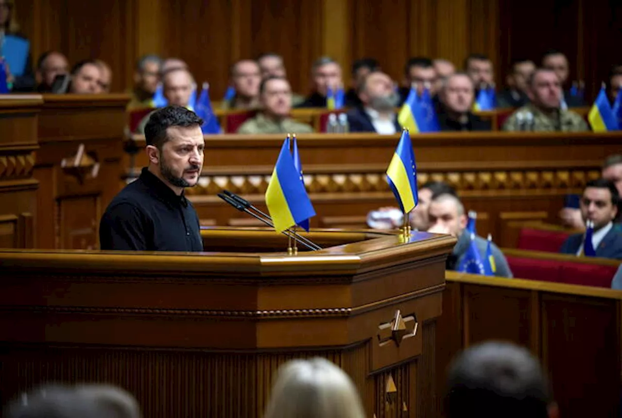 Zelensky presenta il suo piano della vittoria, spiragli alla Nato