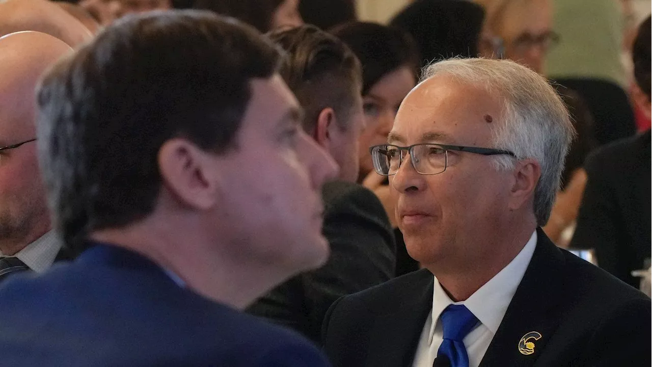 Leaders converge on Vancouver Island as B.C. voters break advance polling record