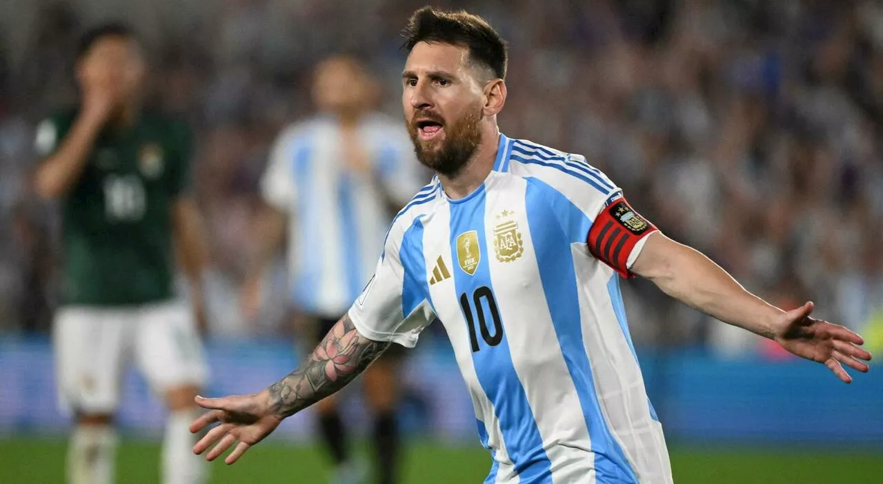 Lionel Messi show con l'Argentina: tripletta e due assist nel 6-0 alla Bolivia. In gol anche Lautaro Martinez