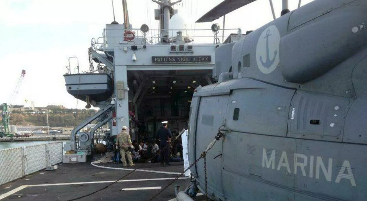 Nave Libra arrivata in Albania con i 16 migranti: che succede e come funziona ora?